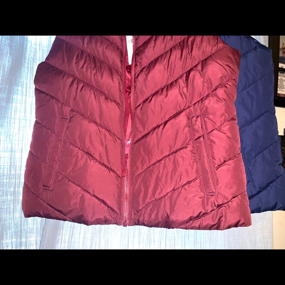 NEW Gap Vest -Small (maroon) - Picture 3 of 3